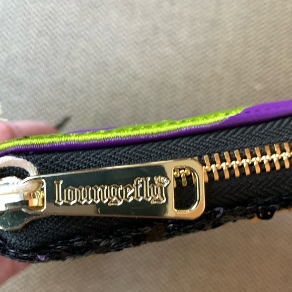 Loungefly Disney Snow White Evil Queen Sequin Cosplay Zip Around Wallet - Picture 5 of 16